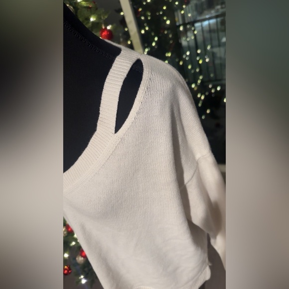 Loft Women's Cream V-Neck Sweater - Picture 3 of 4